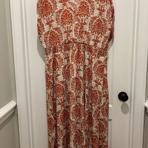 Light summer maxi dress with sleeves!